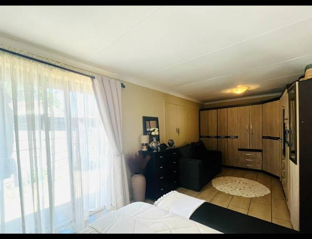 2 BEDROOM FREESTANDING FOR SALE IN ELANDSPARK